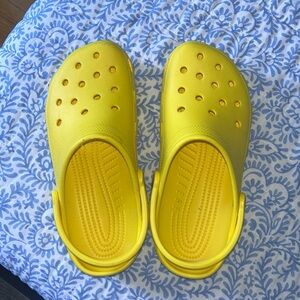 Crocs classic yellow unisex clogs women 9 / men’s 7